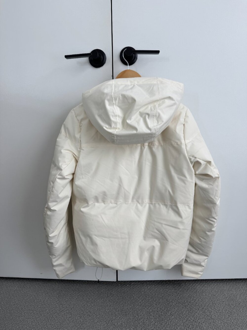 Helly Hansen Nora Short Puffy Ski Jacket - Cream - Picture 8 of 11